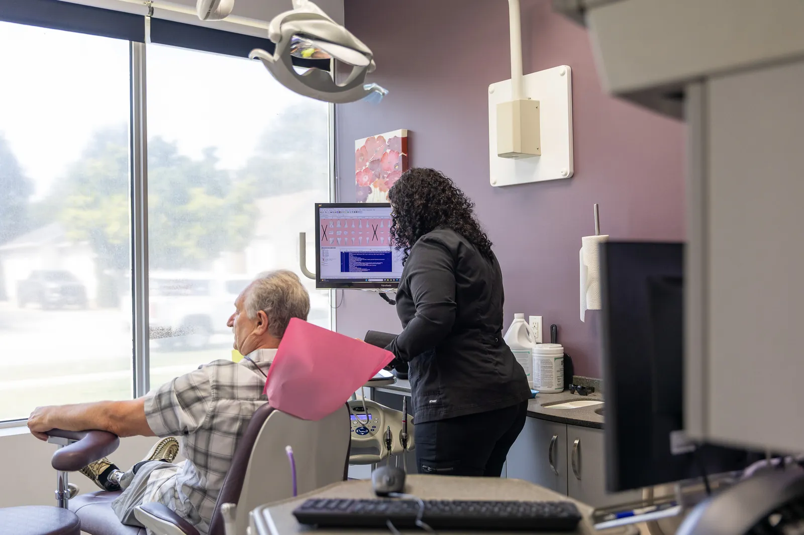 A hygienist preparing for a checkup and cleaning at Amherstburg Dental